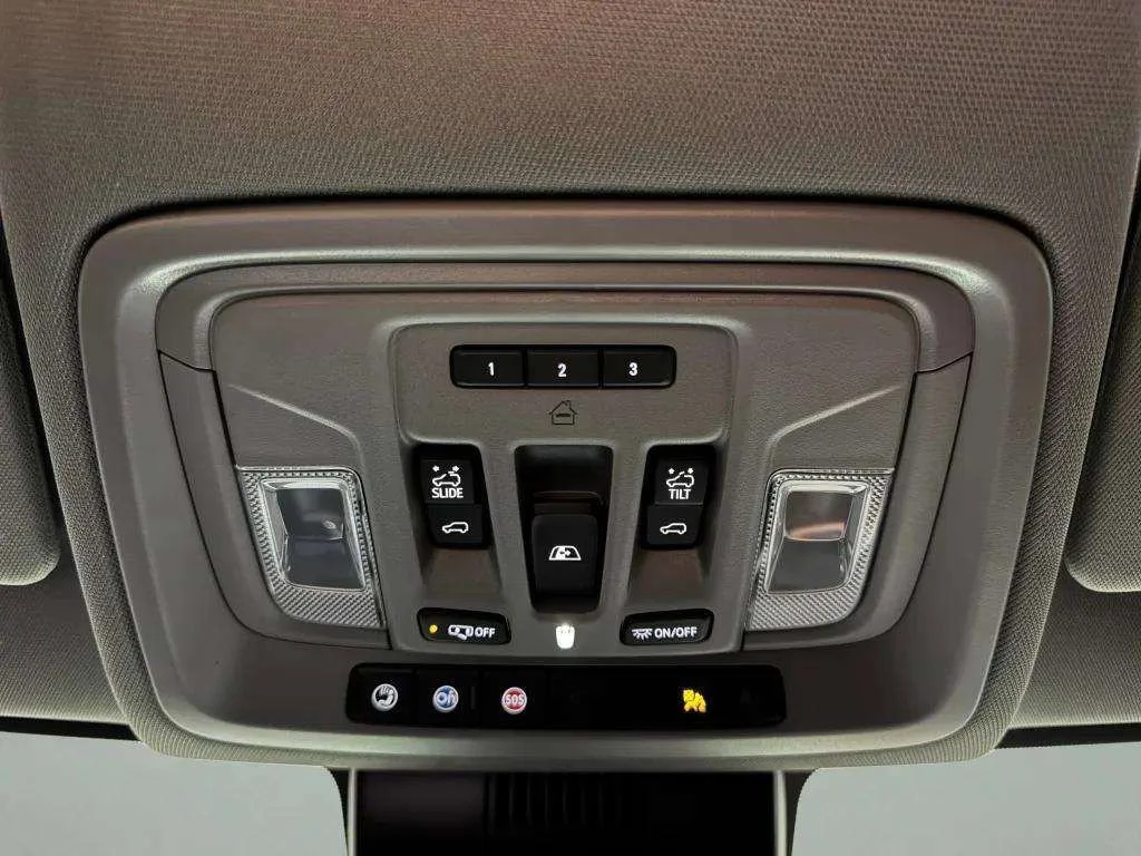 Certified Used 2022 White Frost Tricoat GMC Denali image 25
