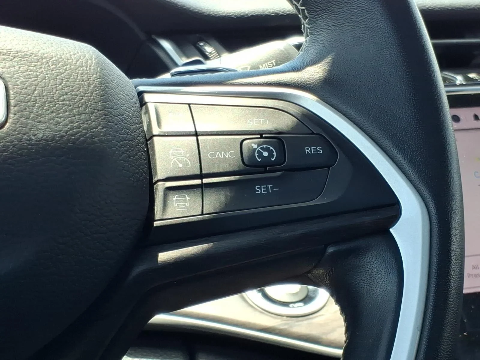 Used 2022 Ember Pearlcoat Jeep Limited image 30