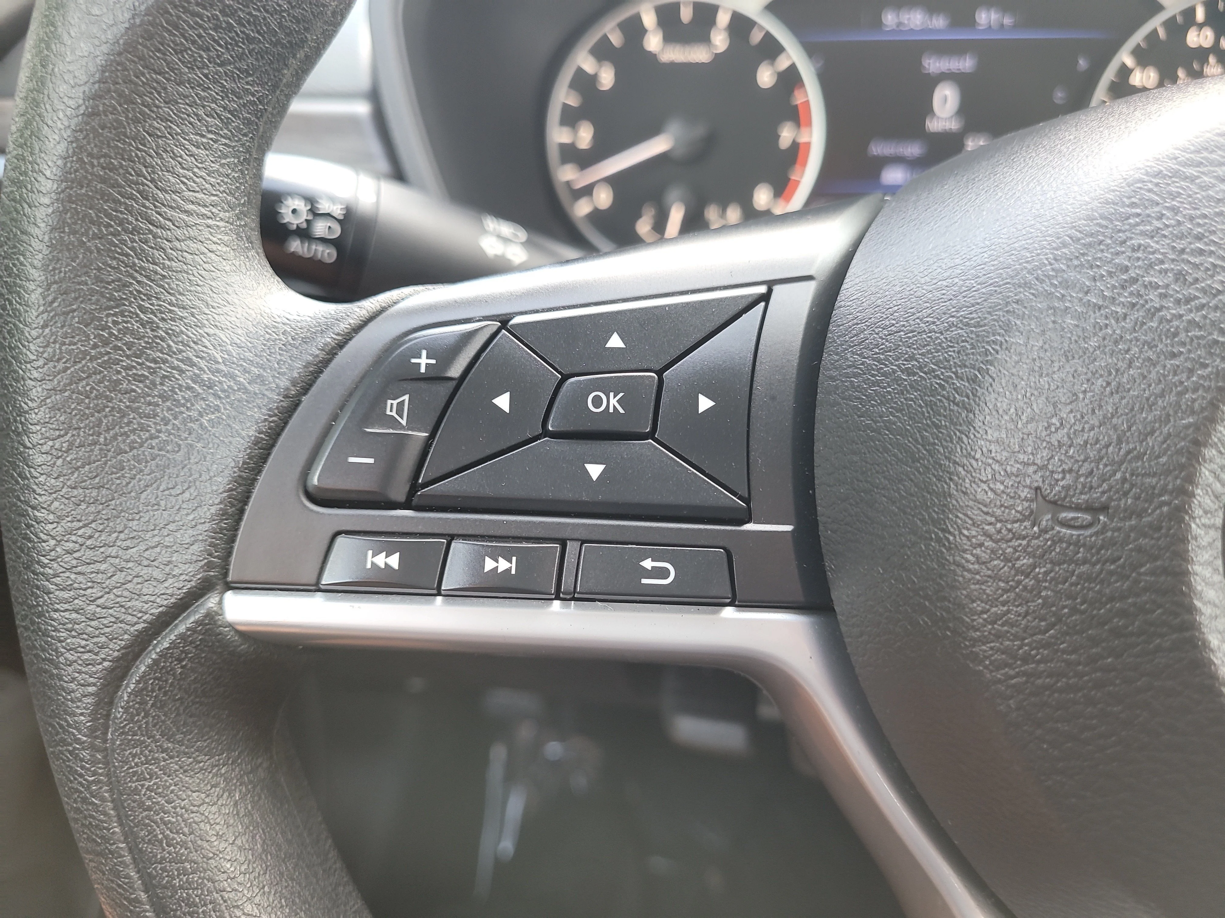 Used 2025 Gun Metallic Nissan SV image 27