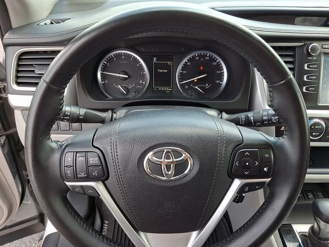 Used 2017 Silver Toyota XLE image 20