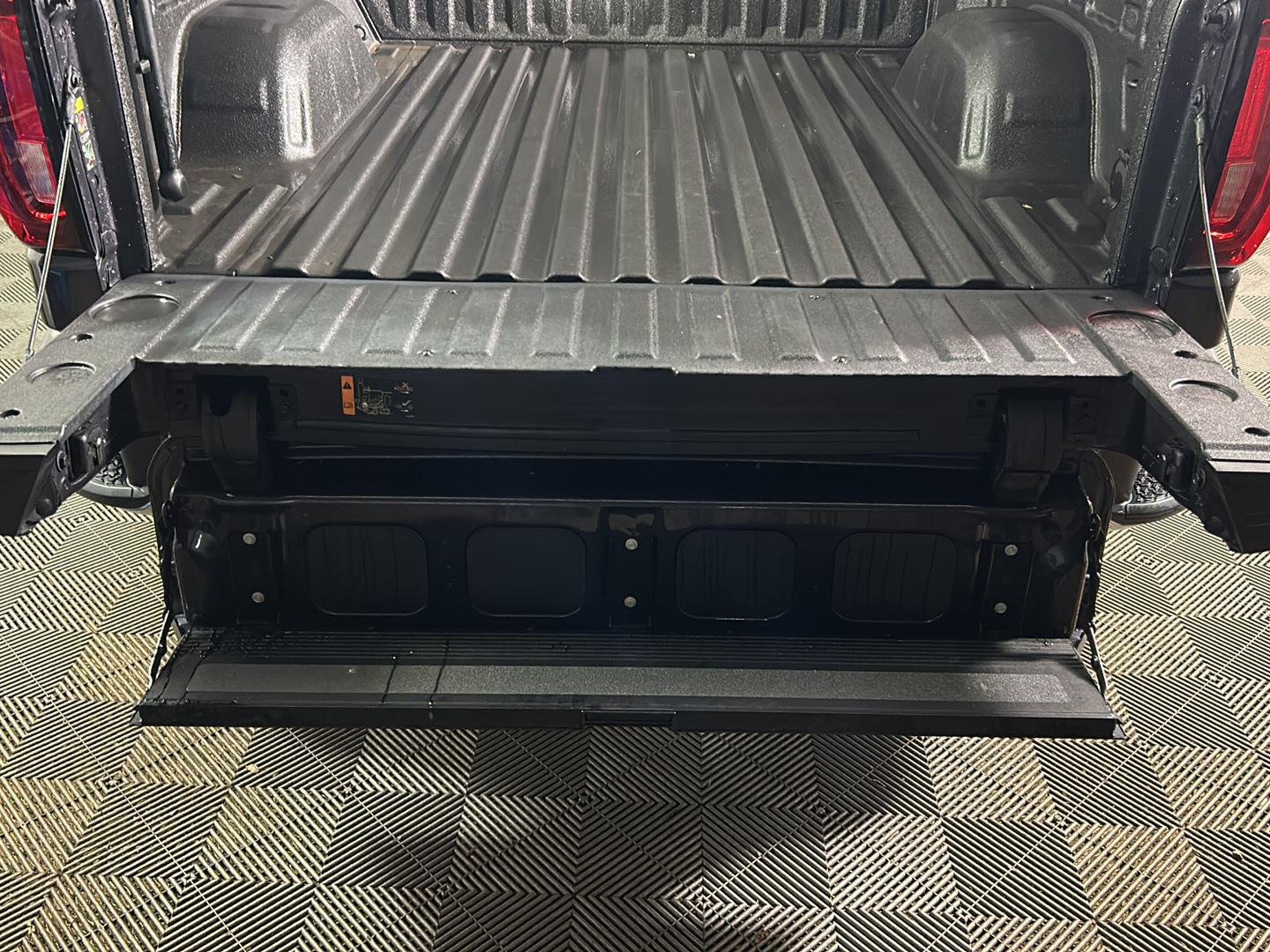 Used 2022 Titanium Rush Metallic GMC SLT image 9