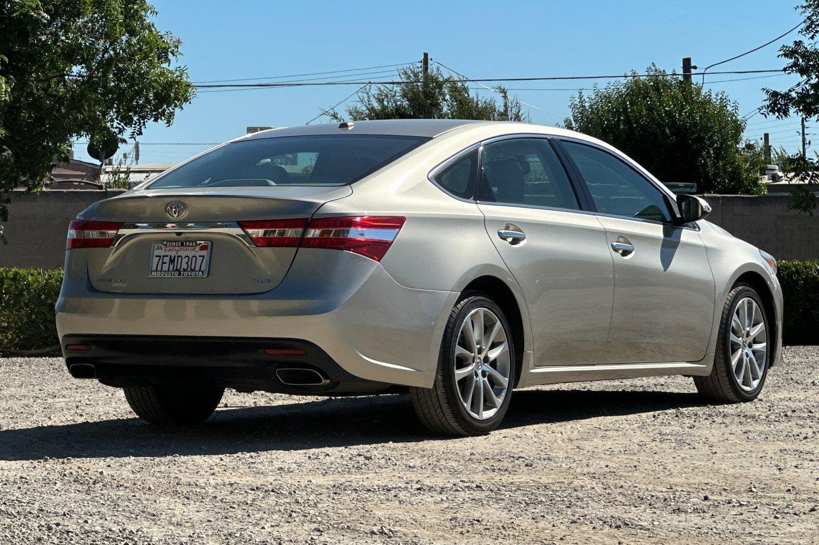 Used 2014 Creme Brulee Mica Toyota XLE Touring image 4
