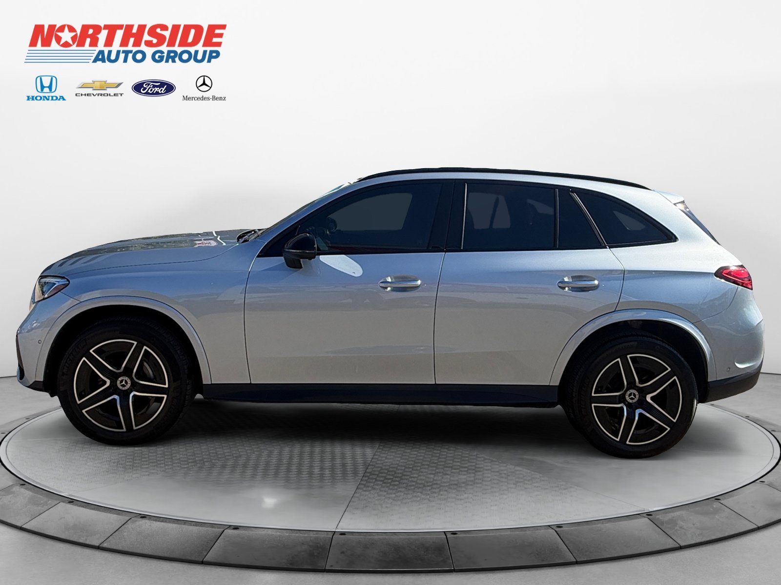 Used 2026 Silver Metallic Mercedes-Benz GLC 300 image 4