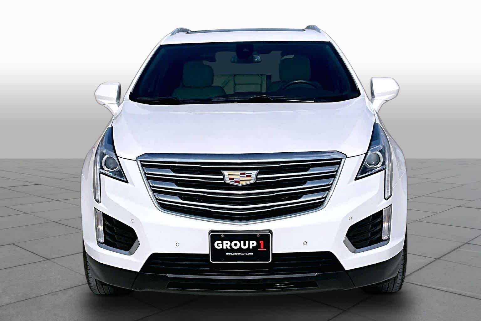 Used 2017 Crystal White Tricoat Cadillac Luxury FWD image 4