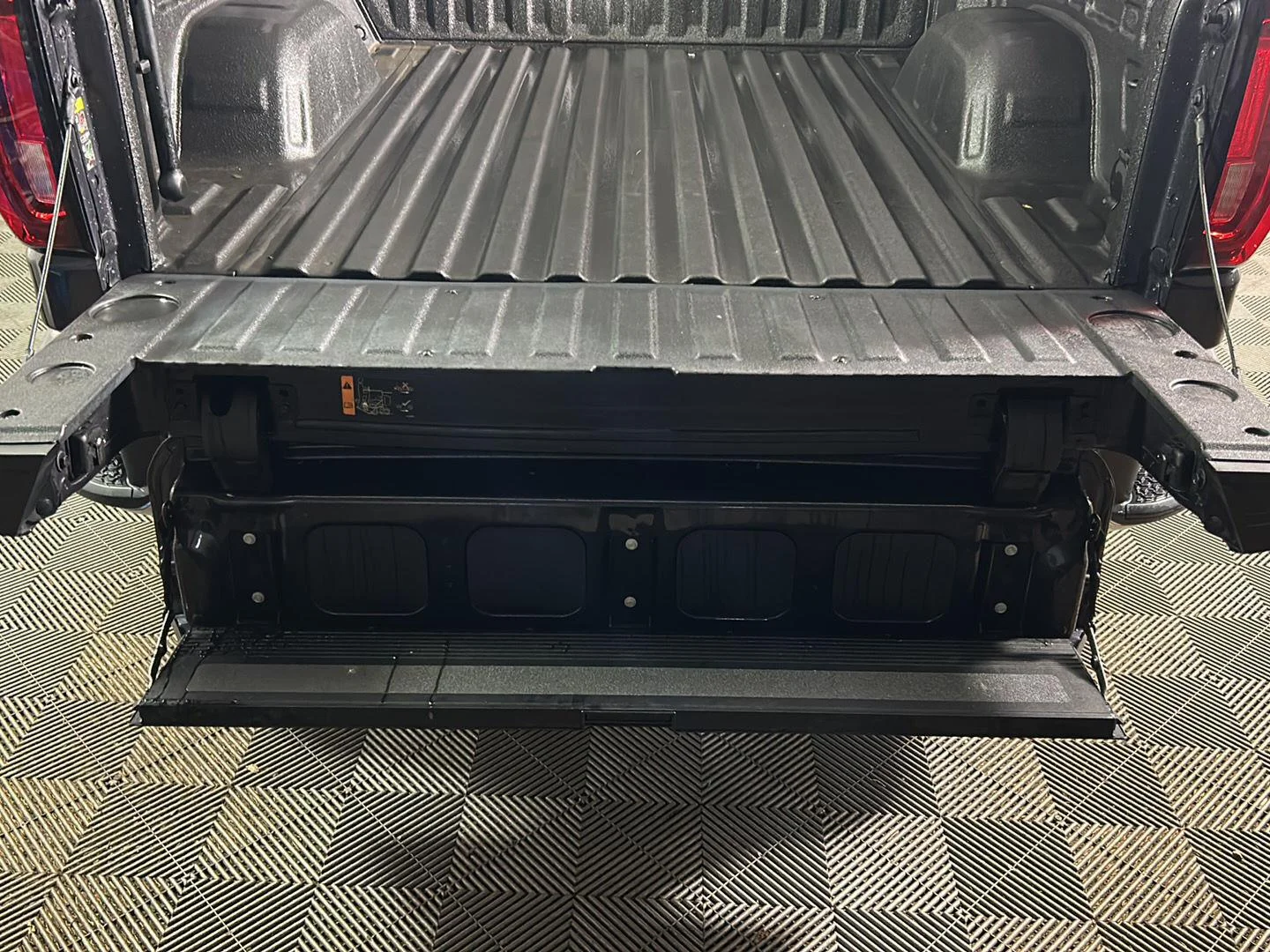 Used 2022 Titanium Rush Metallic GMC SLT image 9