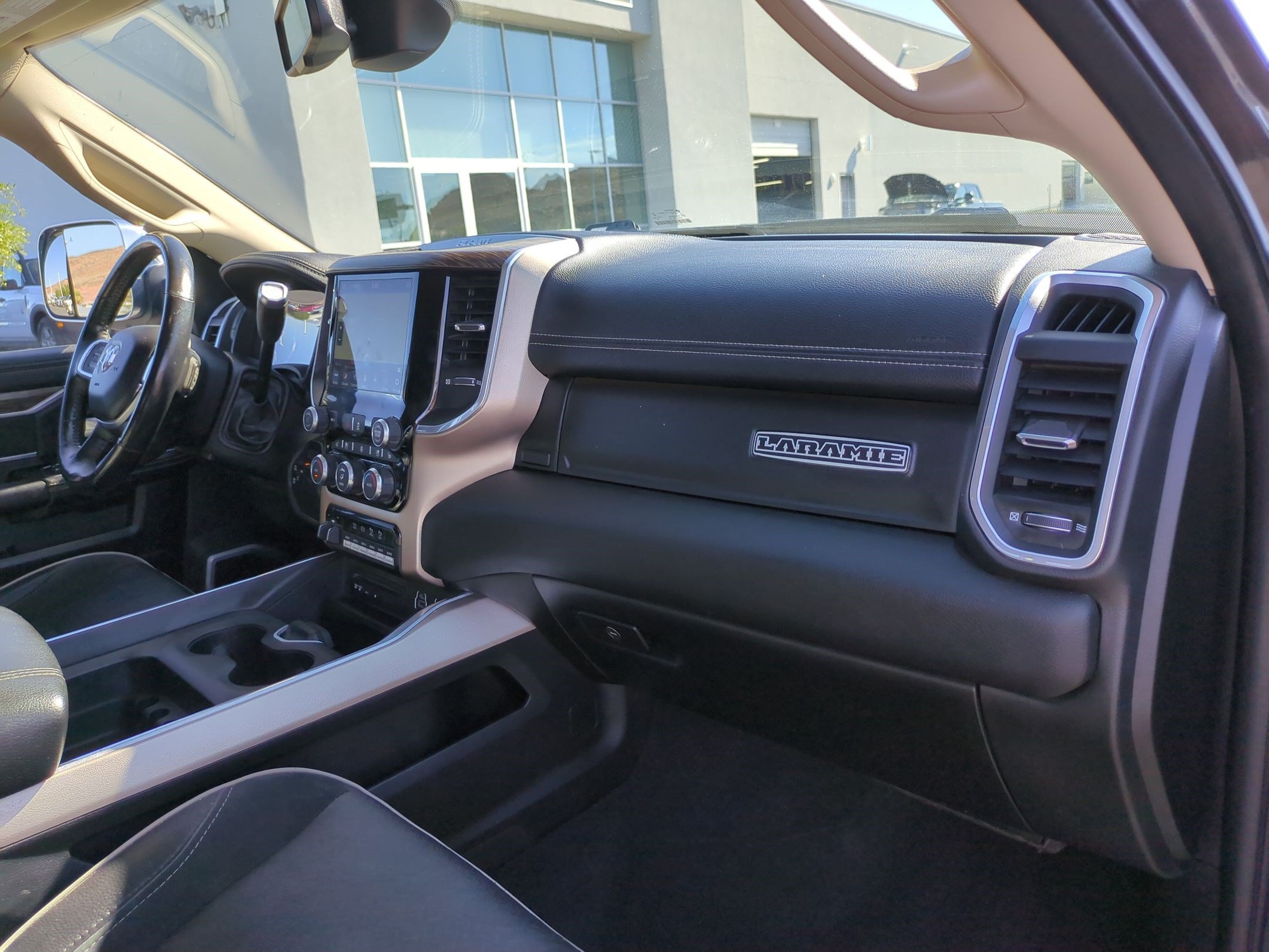 Used 2019 Granite Crystal Clearcoat Metallic Ram Laramie image 31