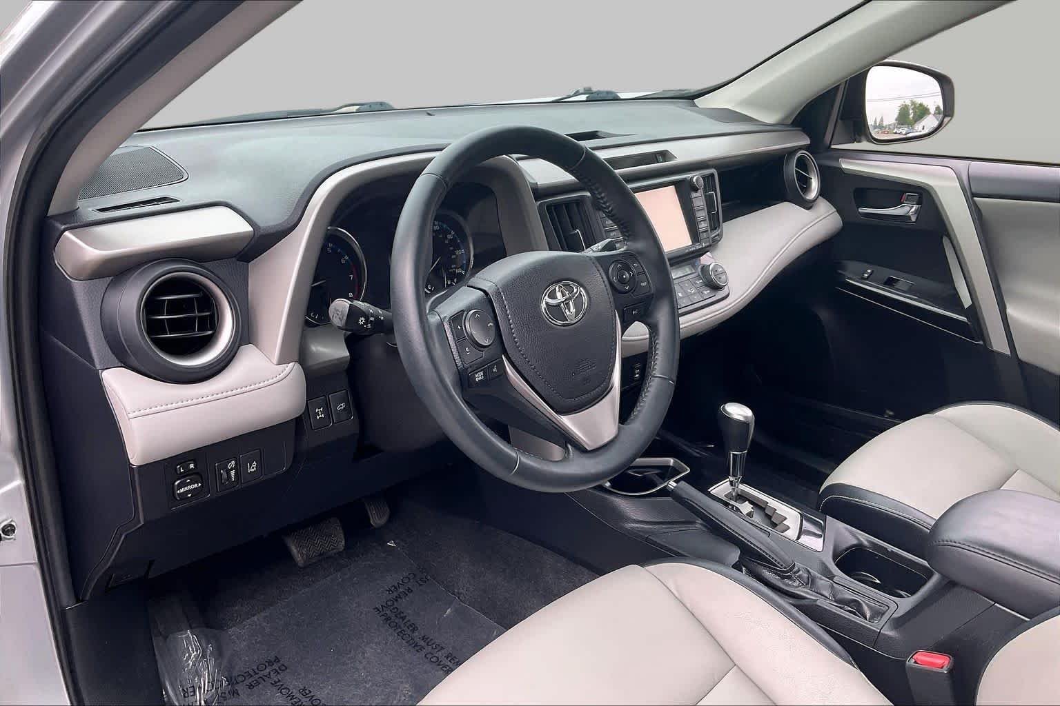 Used 2016 Silver Sky Metallic Toyota Limited image 33