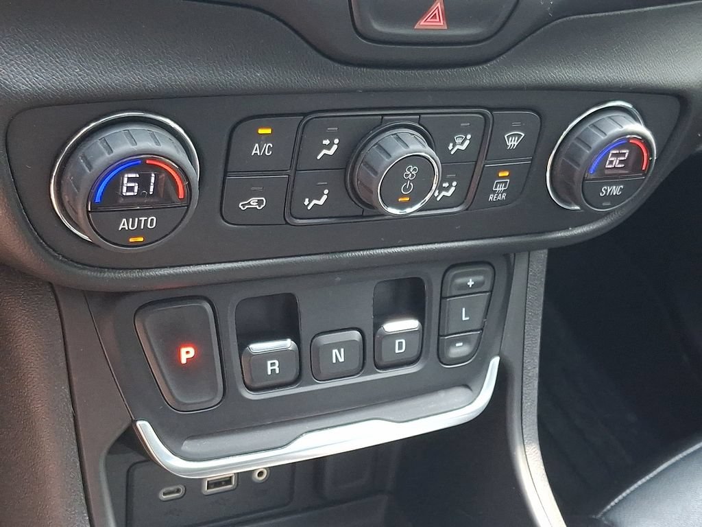 Certified Used 2018 RED QUARTZ TINTCOAT GMC SLE image 17