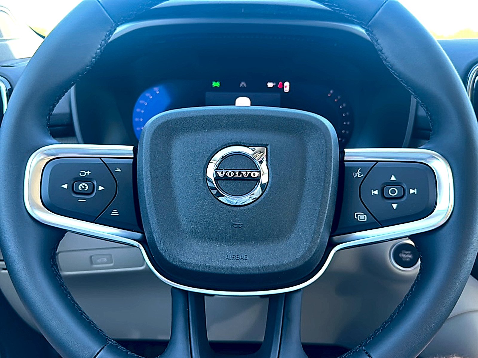 New 2026 Vapour Grey Volvo Plus image 18