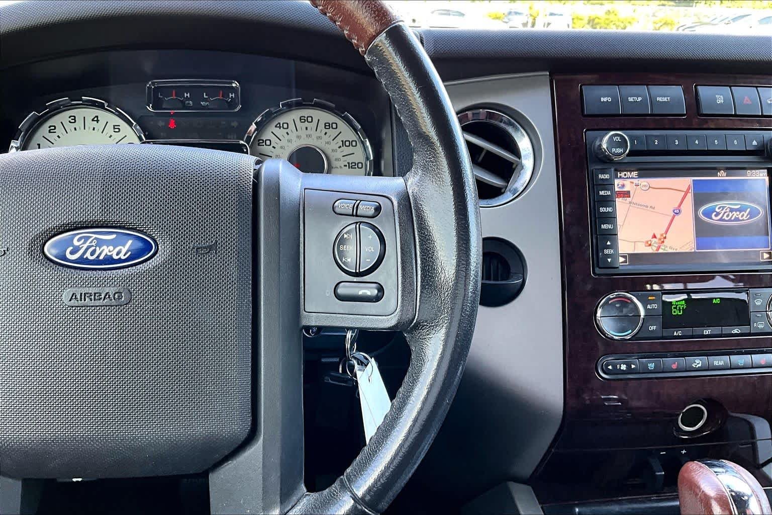 Used 2013 White Platinum Metallic Tri-Coat Ford King Ranch image 25