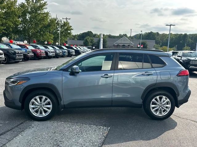 Used 2024  Toyota LE image 7