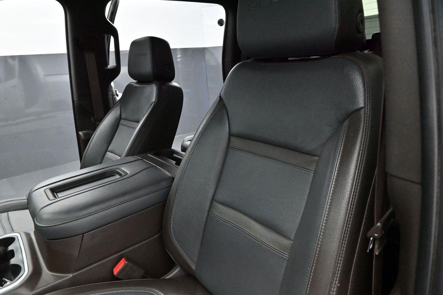 Used 2022 White Frost Tricoat GMC Denali image 23