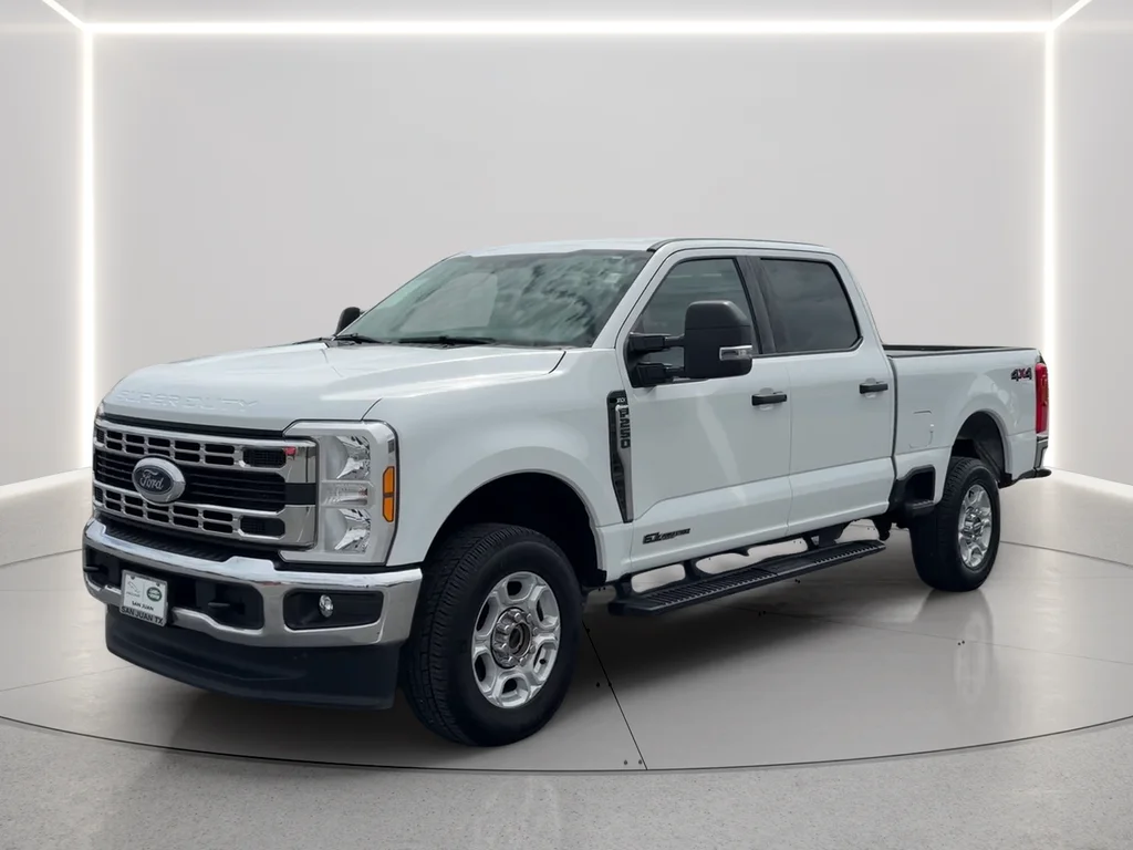 Used 2025 White Ford XLT image 1