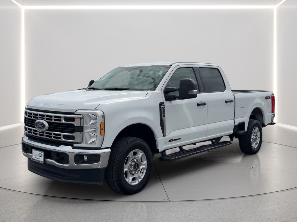 Used 2025 White Ford XLT image 1