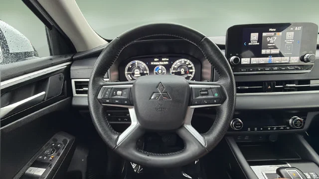 Used 2024  Mitsubishi SE Ralliart image 11
