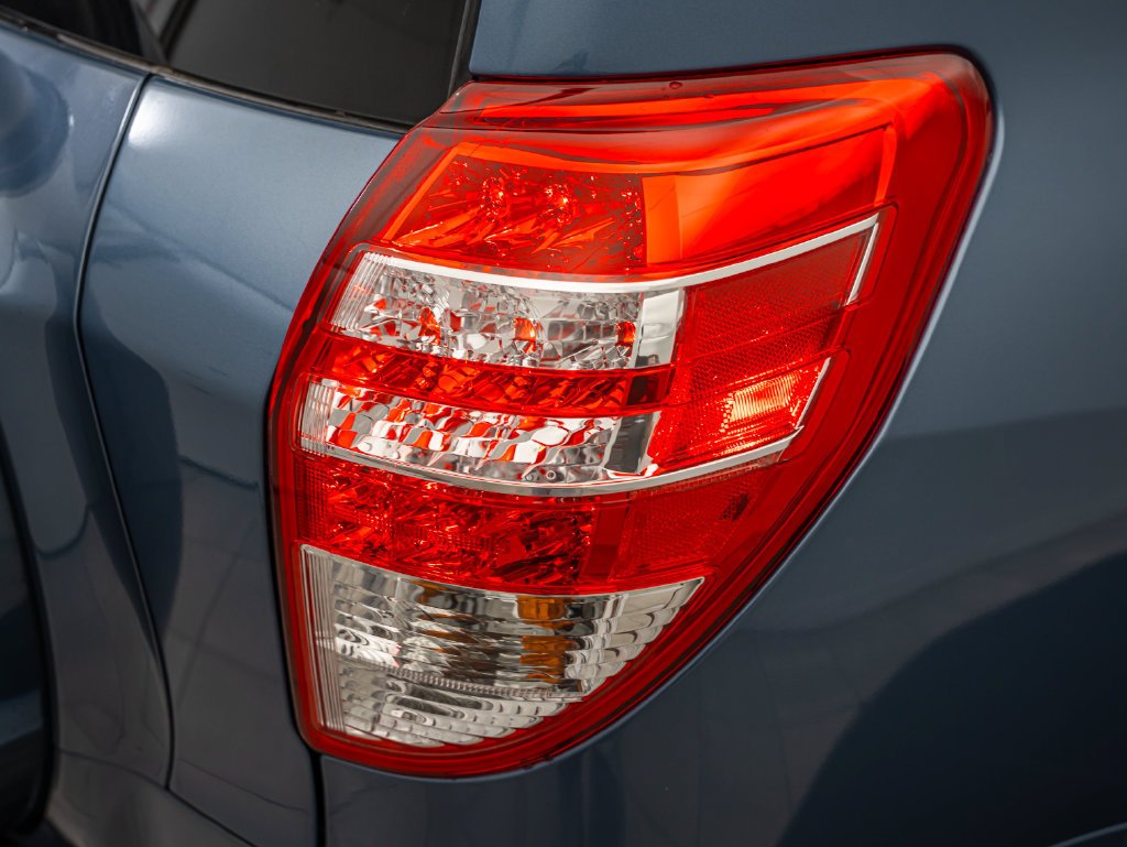 Used 2011 Pacific Blue Metallic Toyota Limited image 9