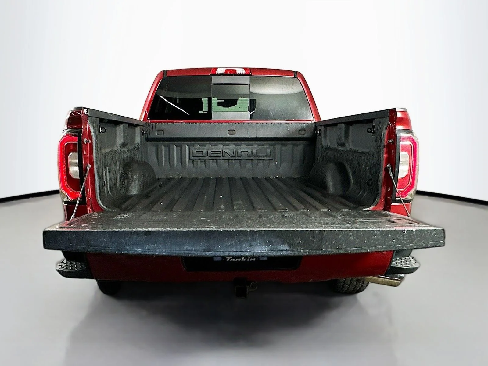 Used 2018 Red Quartz Tintcoat GMC Denali image 28