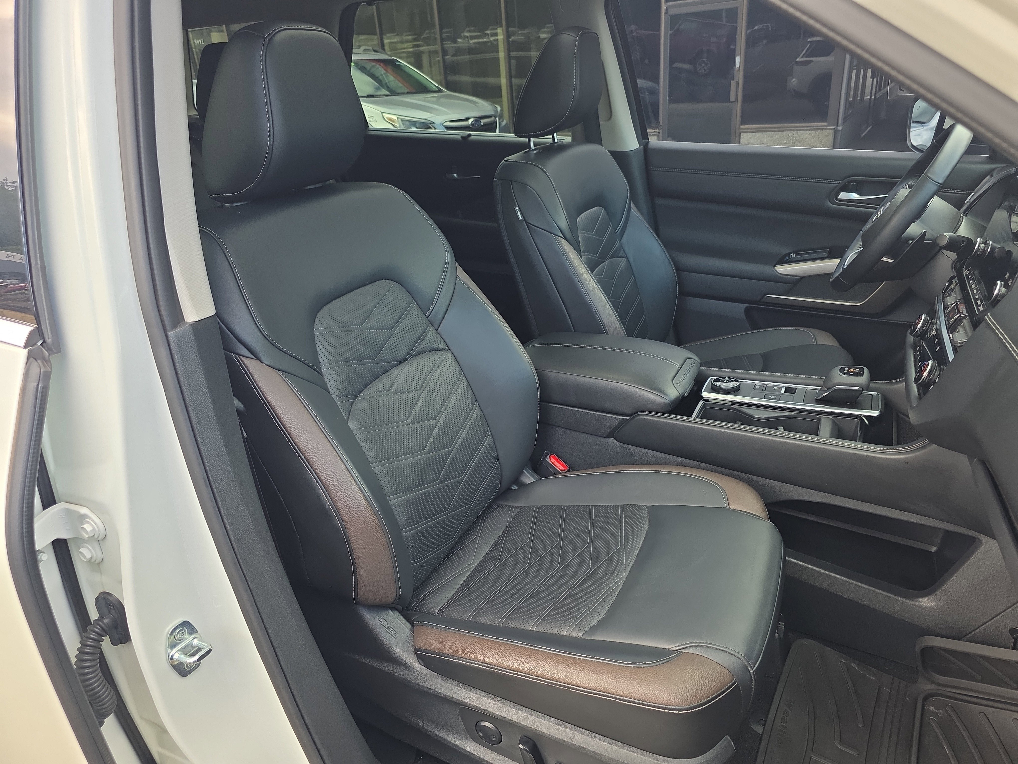 Certified Used 2023 Pearl White Tricoat Nissan Platinum image 20