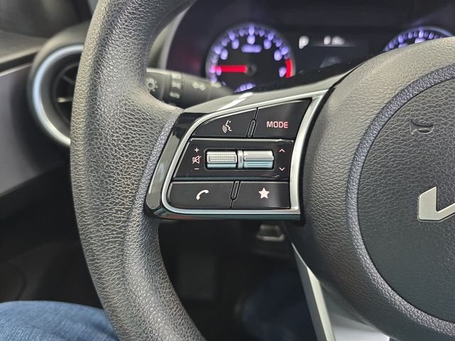 Used 2024 White Kia LXS image 19