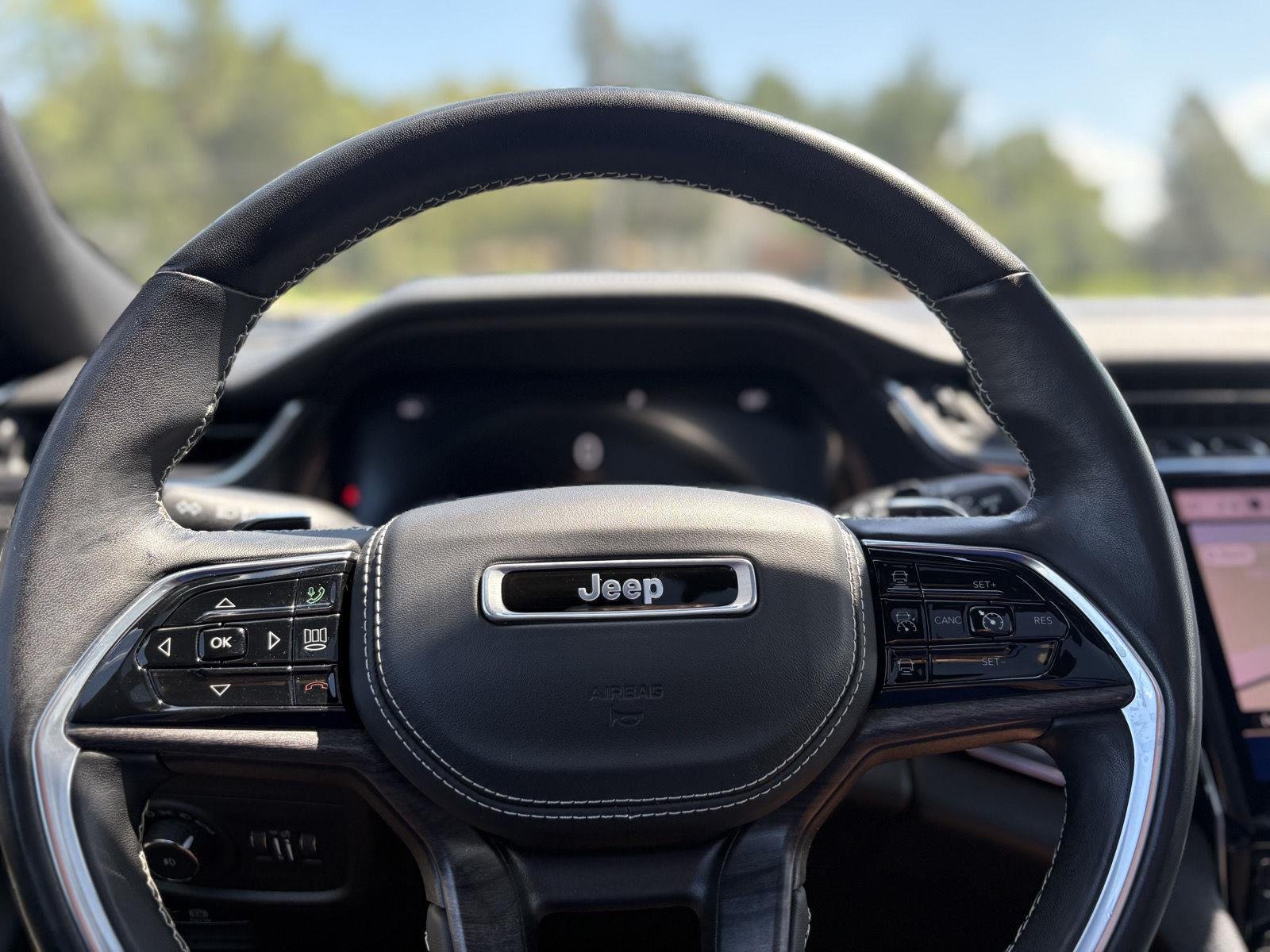 Used 2022 Diamond Black Crystal Pearlcoat Jeep Overland image 24