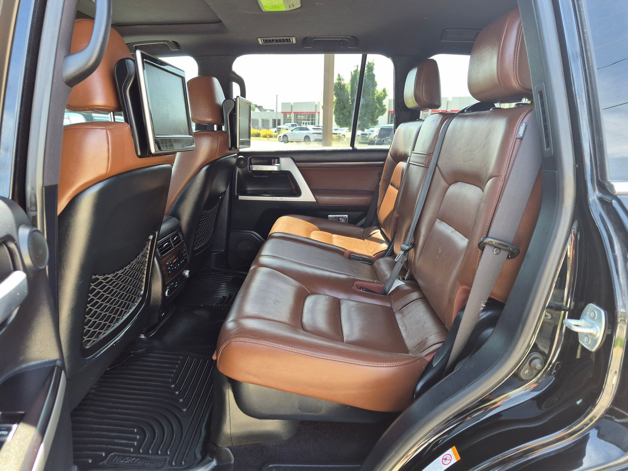 Used 2017 Midnight Black Metallic Toyota Base image 26