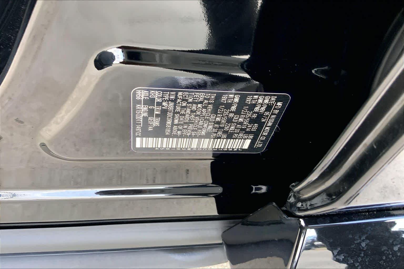 Used 2024 Super Black Nissan Platinum image 37