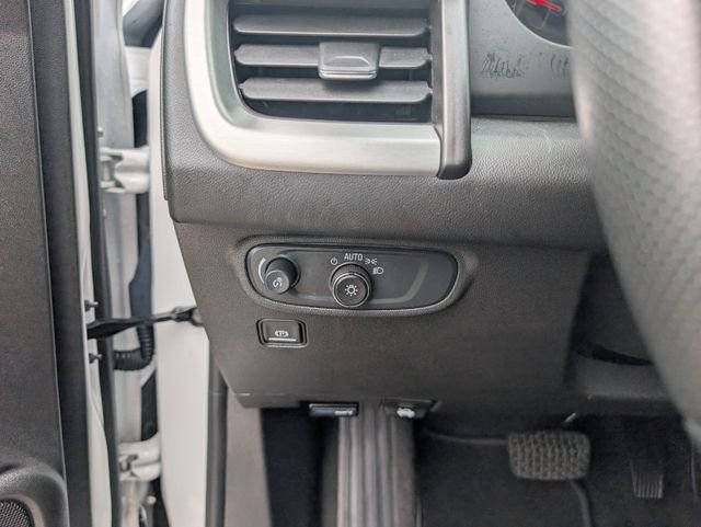 Used 2024 White GMC SLE image 11