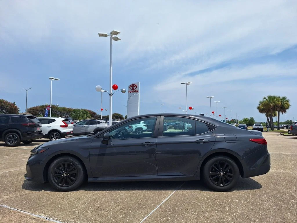 2025 Toyota Camry LE - Photo 8