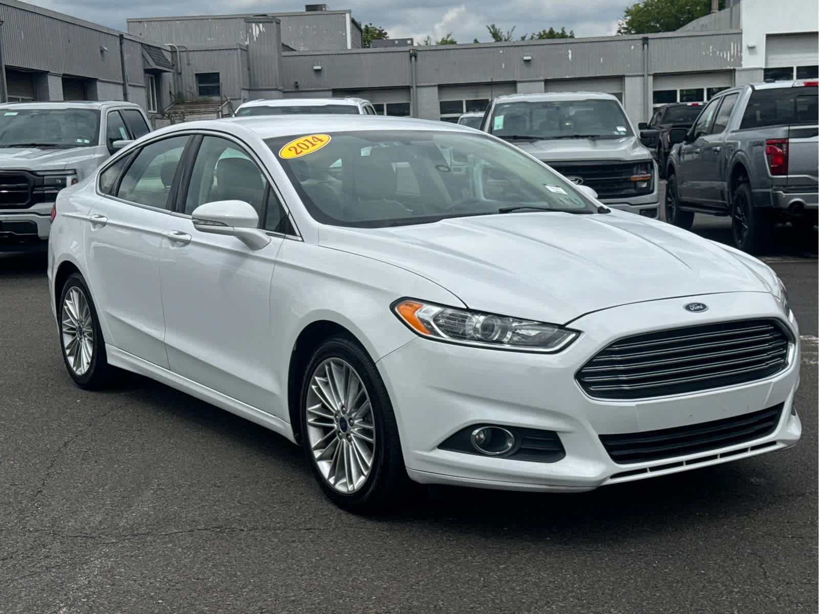 Used 2014 Oxford White Ford SE image 6