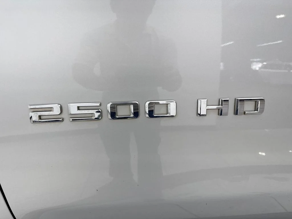 Used 2022 Silver Chevrolet Custom image 21