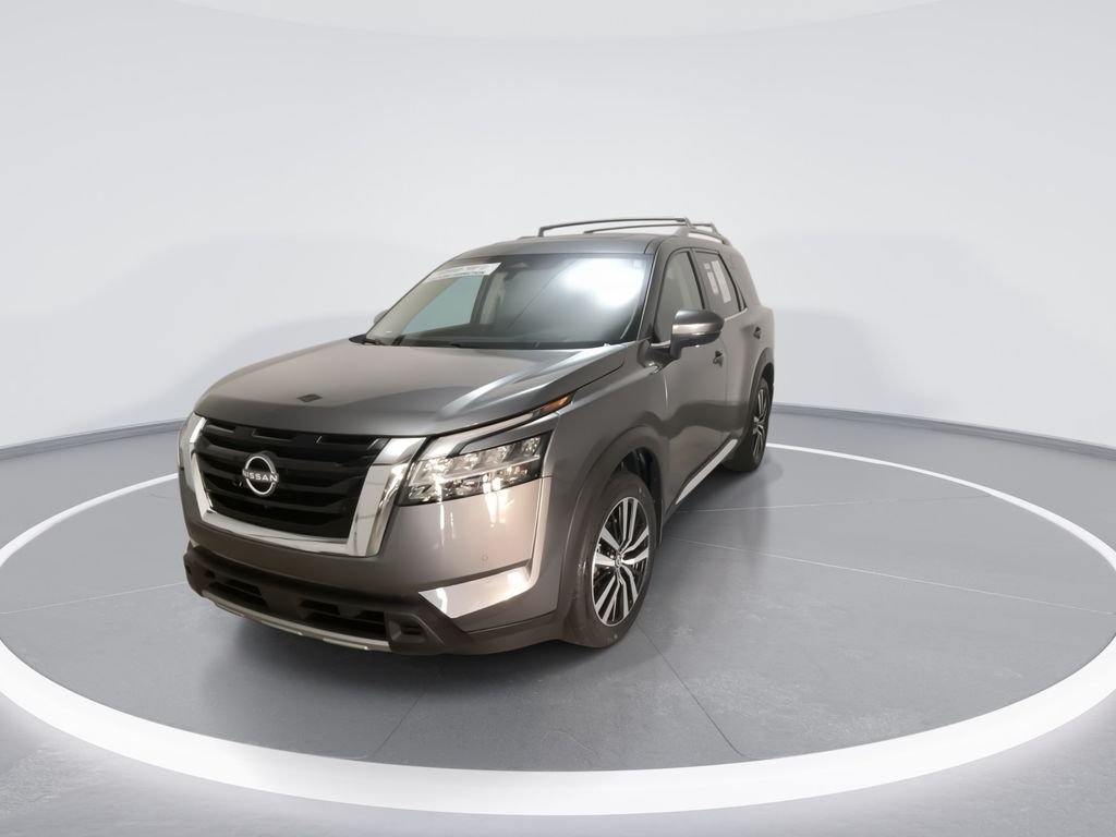 Used 2024 Gray Nissan Platinum image 4