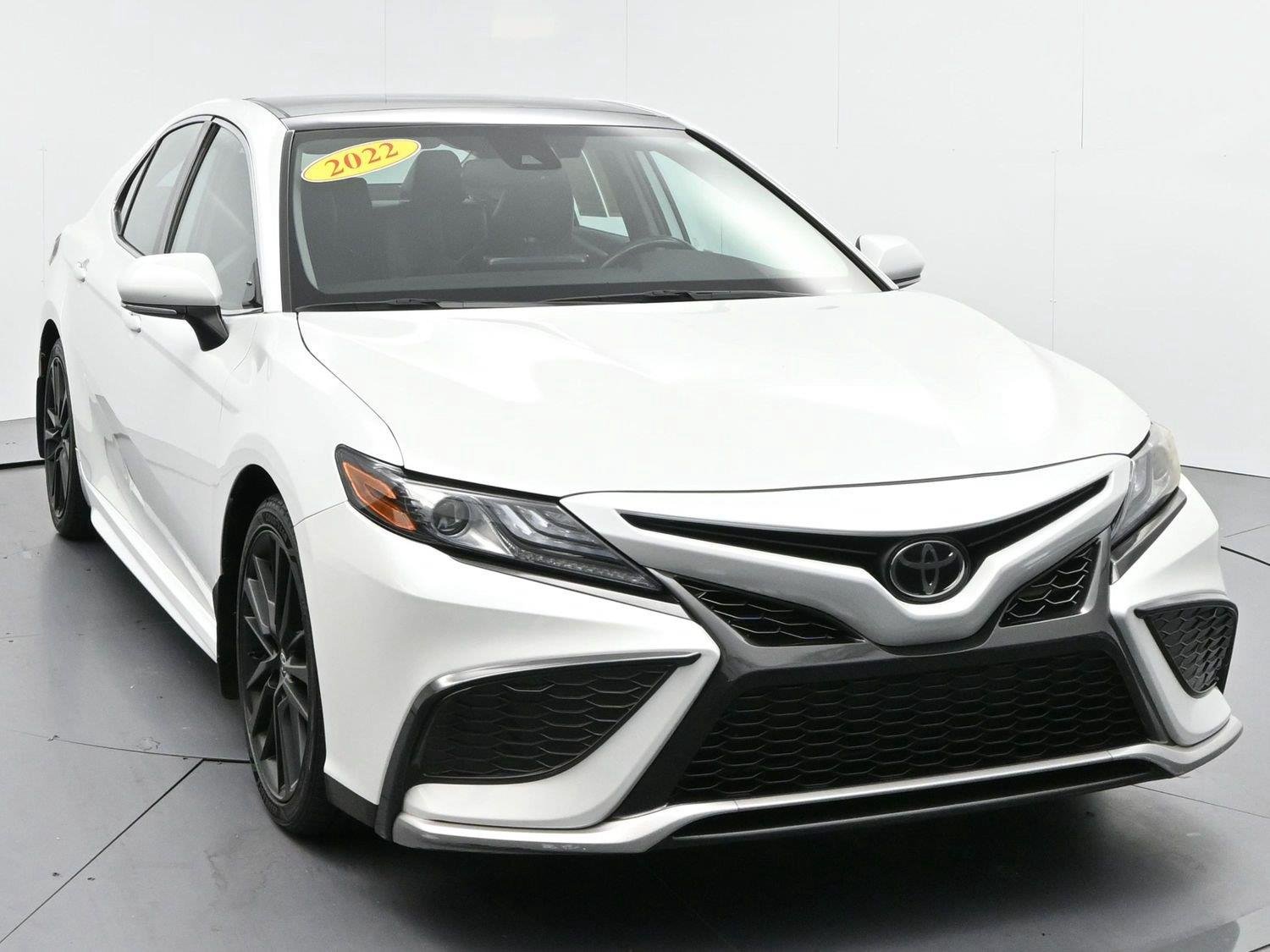 Used 2022 Wind Chill Pearl Toyota XSE image 2