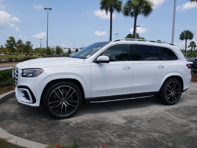 New 2026 MANUFAKTUR Moonlight White Metallic Mercedes-Benz GLS 450 image 31