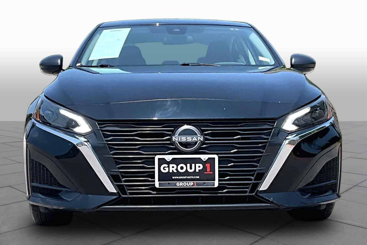 Certified Used 2025 Super Black Nissan SV image 4