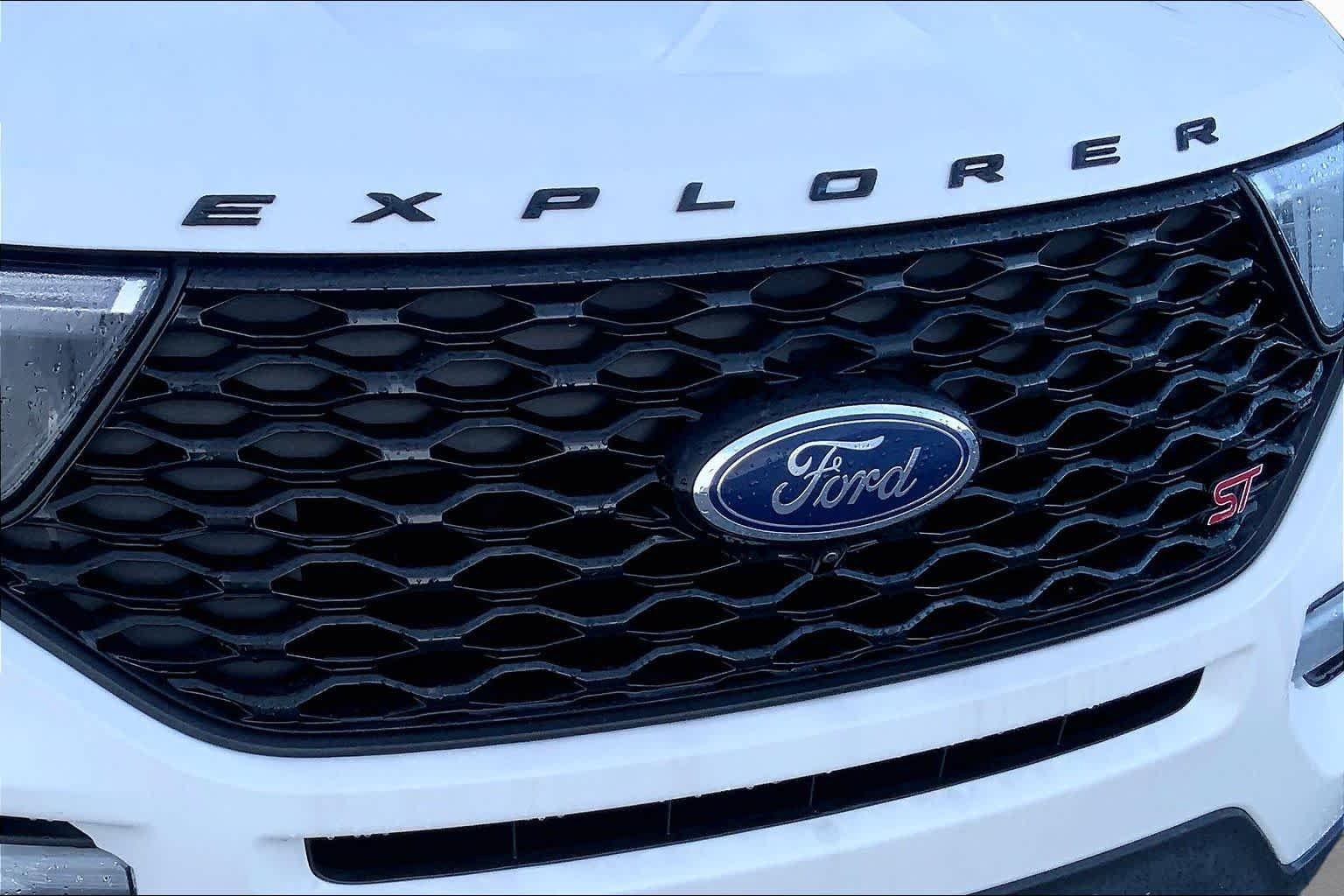 Used 2022 Star White Metallic Tri-Coat Ford ST image 29