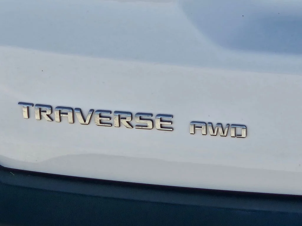 Used 2021  GMC SLE image 6