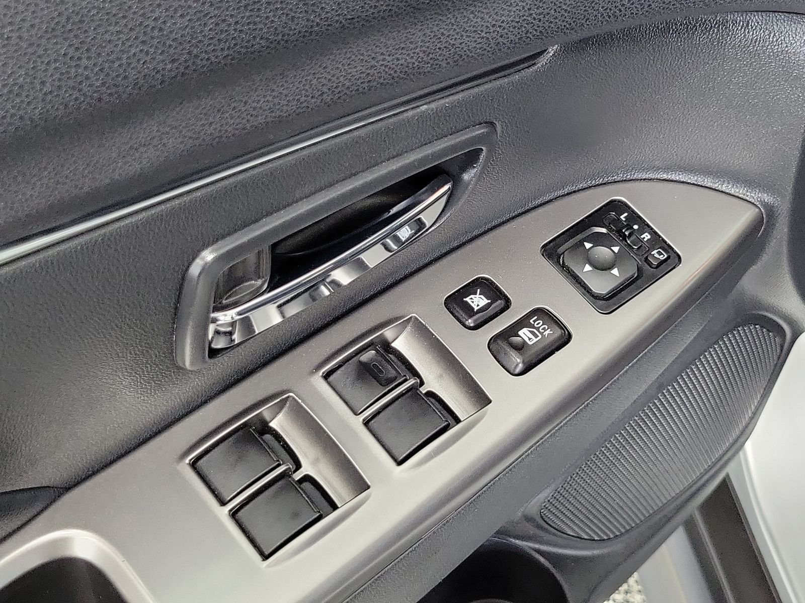 Used 2024 Silver Mitsubishi 2.0 SE image 7