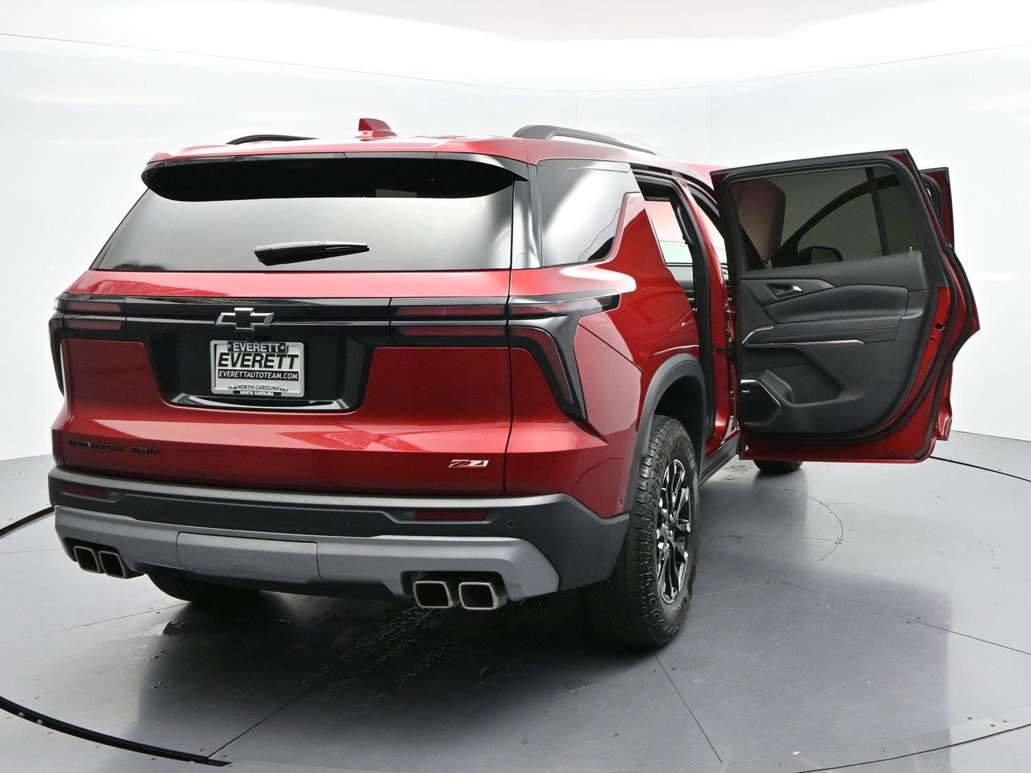 Used 2024 Radiant Red Tintcoat Chevrolet Z71 image 40