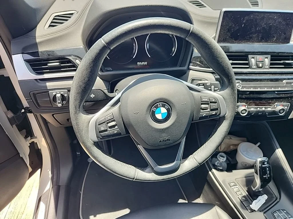 Used 2021 Alpine White BMW sDrive28i image 4