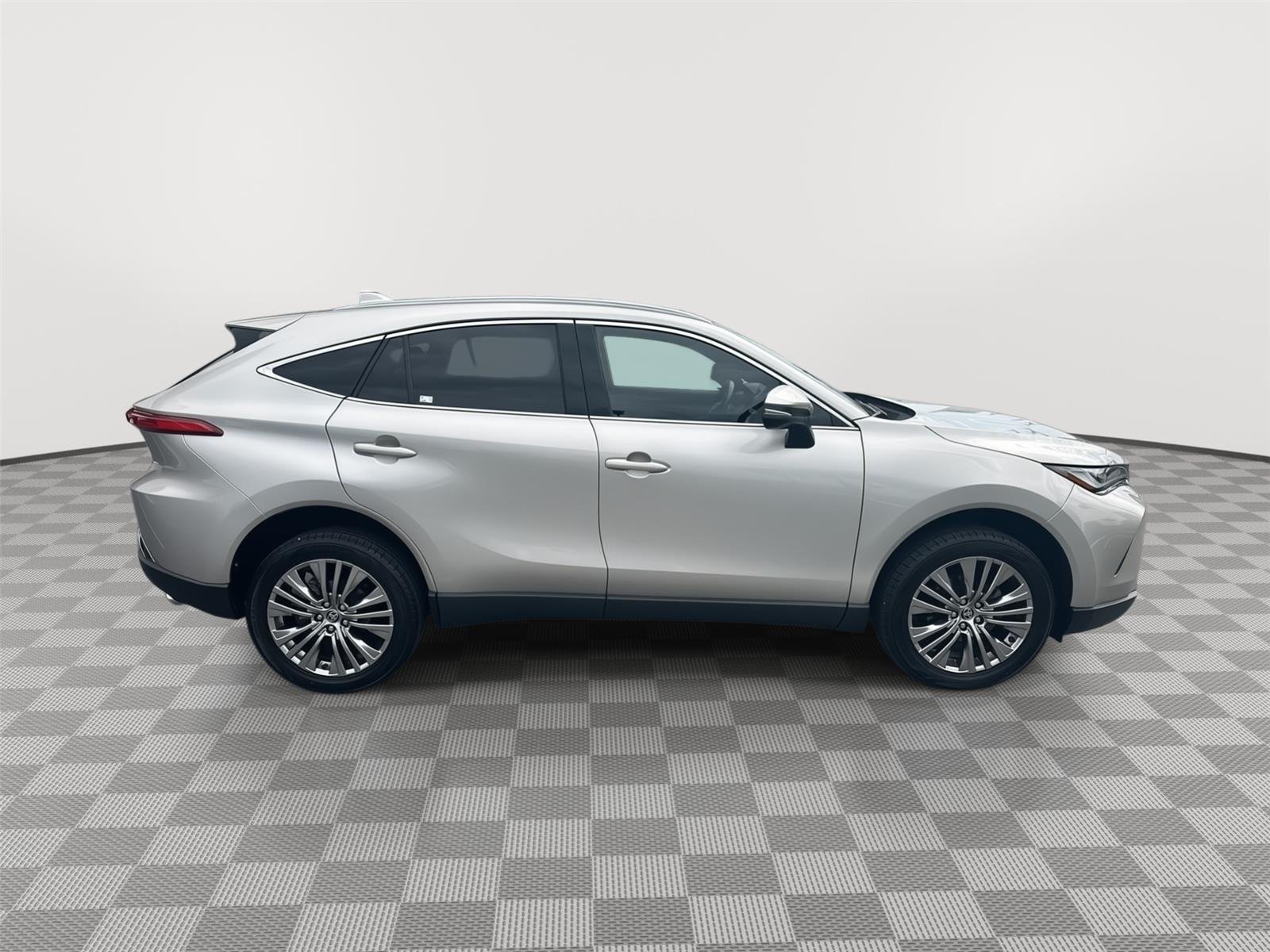 Used 2023 Titanium Glow Toyota XLE image 4