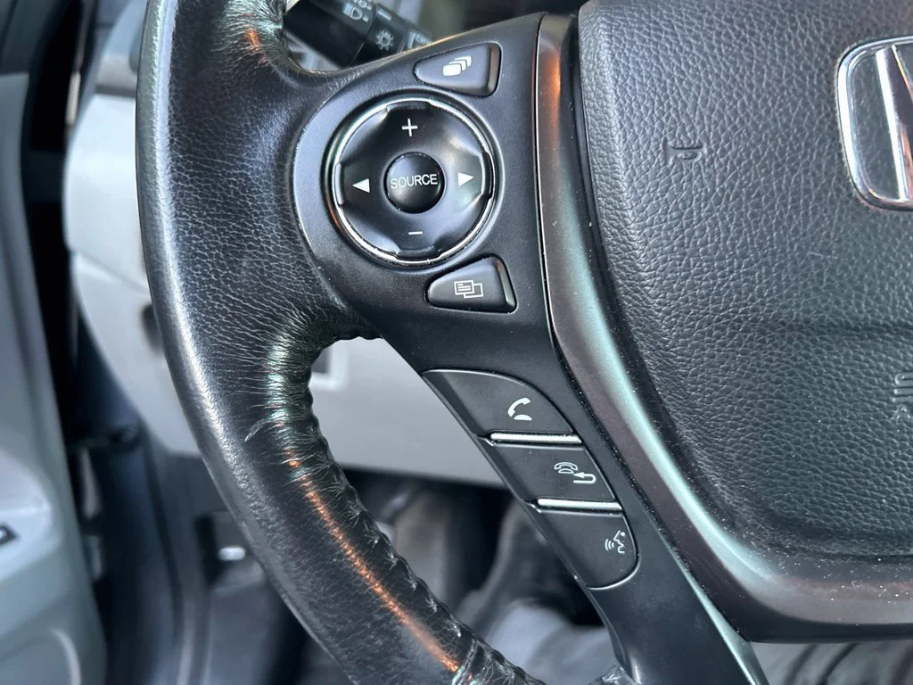 Used 2017  Honda EX-L image 10