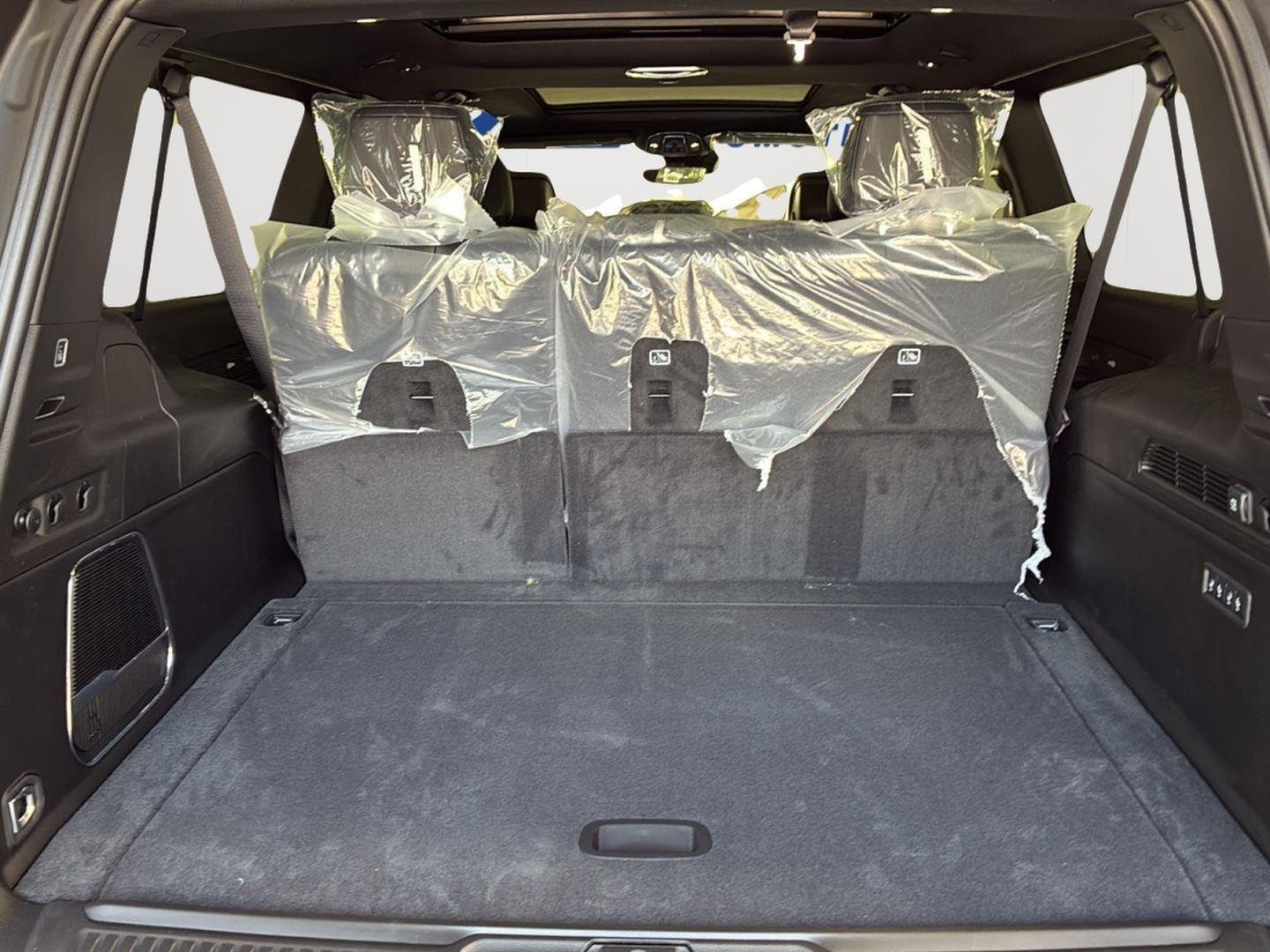 New 2026 Baltic-Gray Metallic Clear-Coat Exterior Paint Jeep Limited Reserve image 7