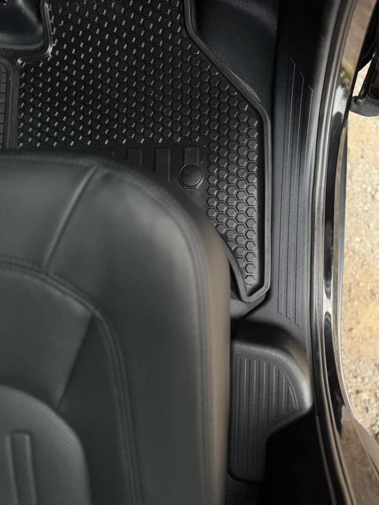 Used 2022 Santorini Black Metallic Land Rover SE image 40