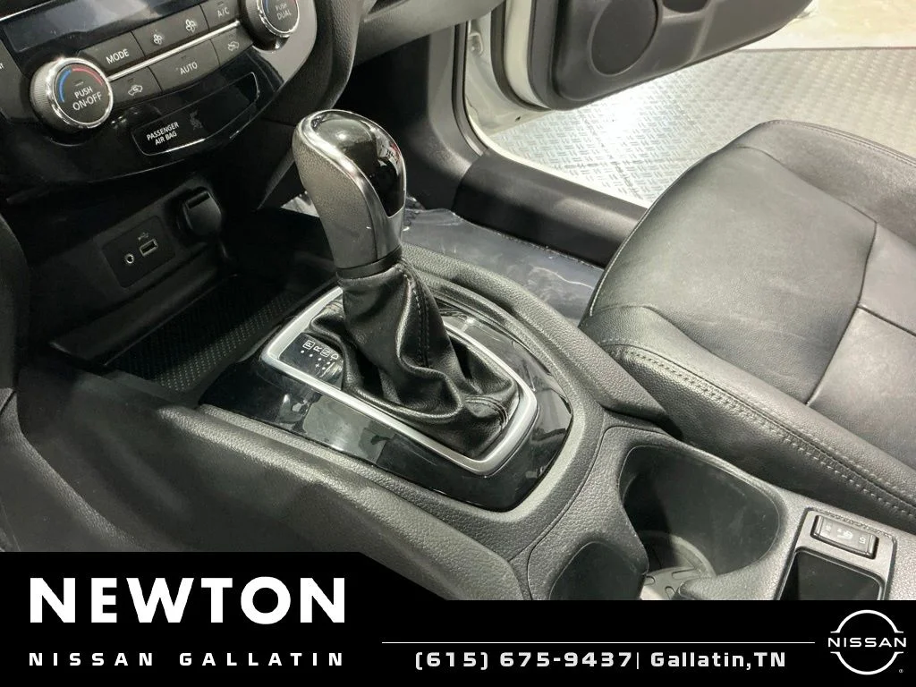 Used 2018 Pearl White Nissan SV image 11