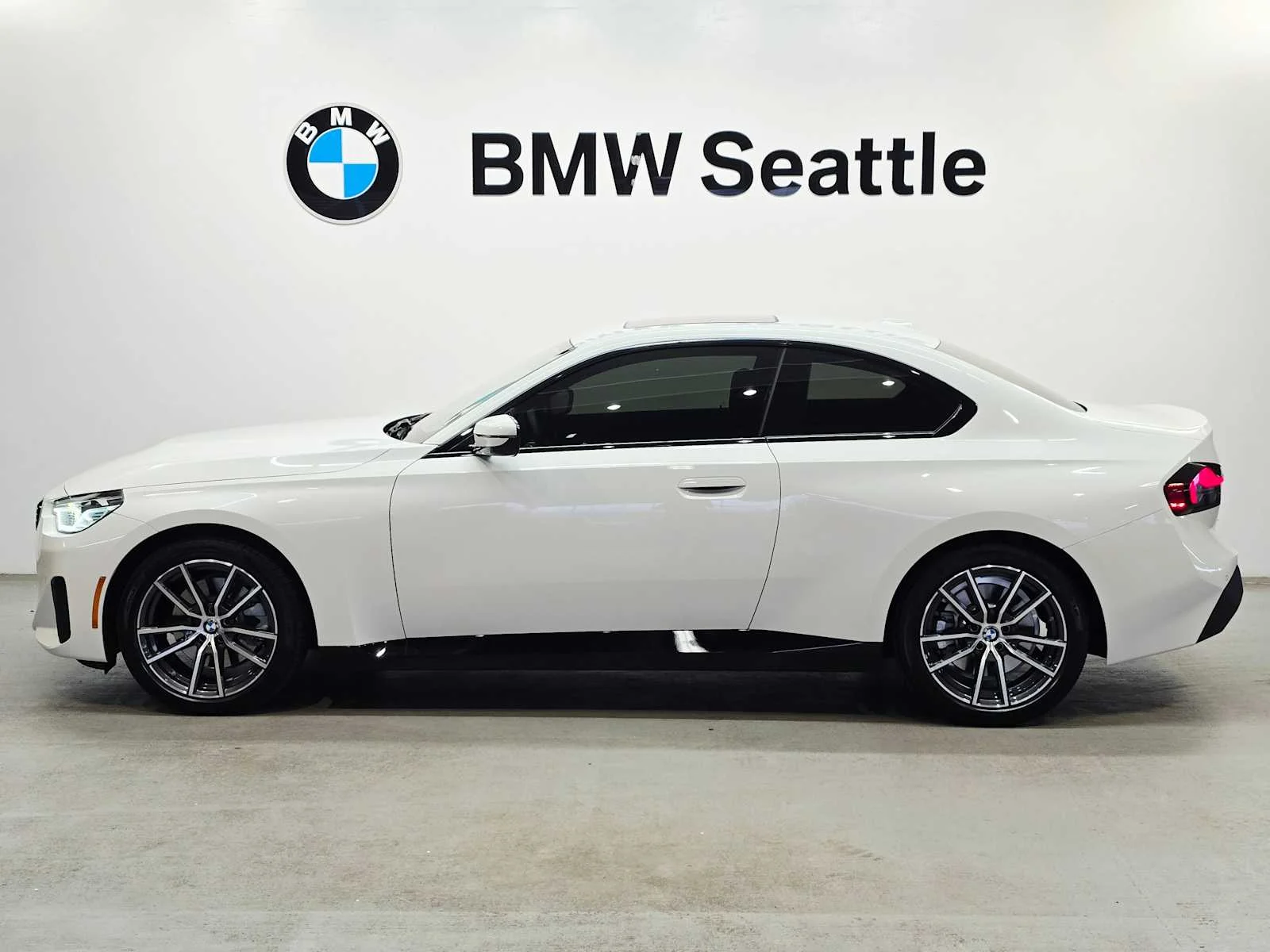 Used 2023 Alpine White BMW 230i xDrive image 3