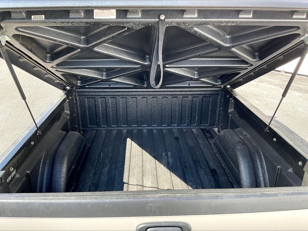 Used 2005 Silver Birch Metallic GMC SLE image 28