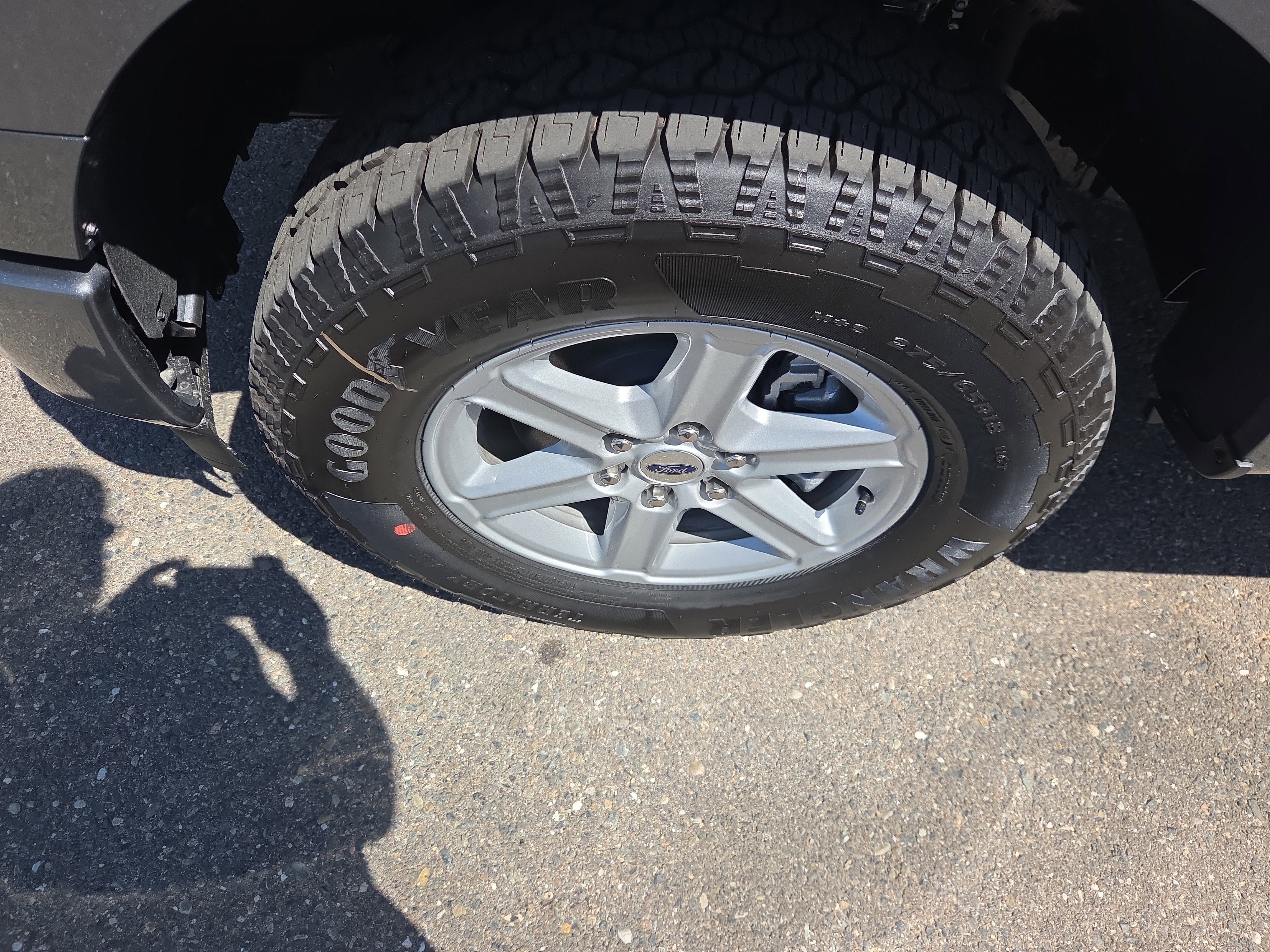 New 2026 Carbonized Gray Metallic Ford XLT image 9