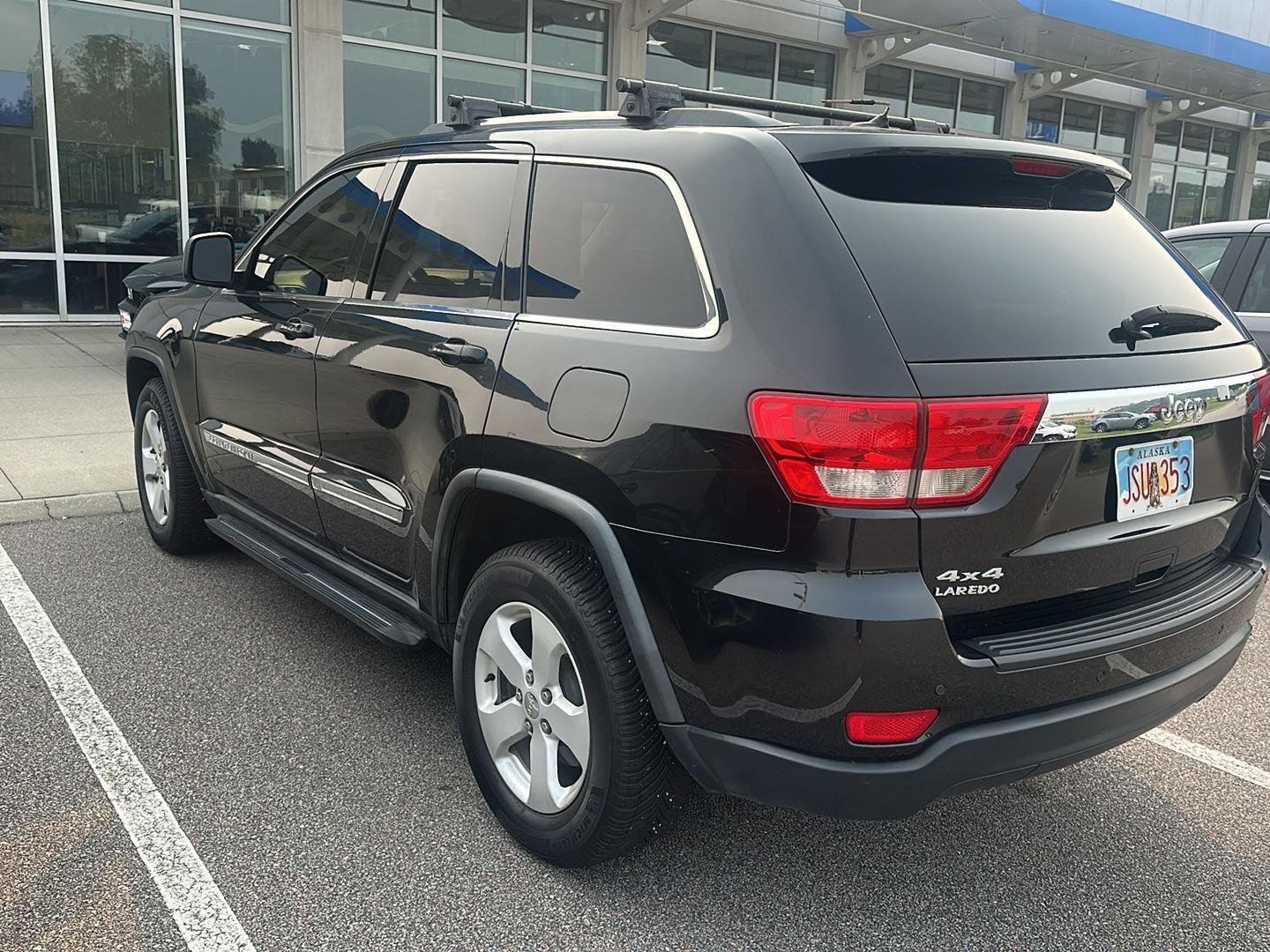 Used 2011 Brilliant Black Crystal Pearl Jeep Laredo image 4