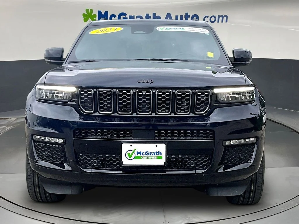 Used 2023 Black Jeep Summit image 2
