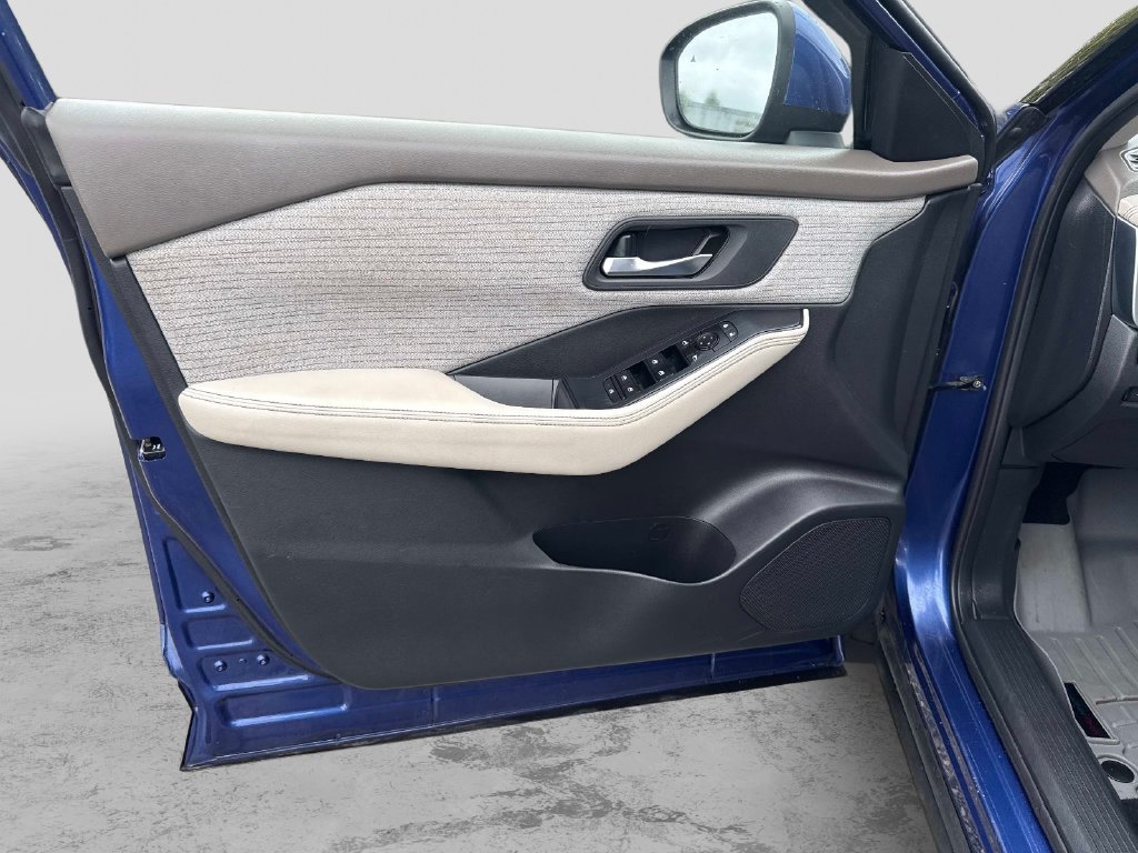 Used 2021 Blue Nissan SV image 16